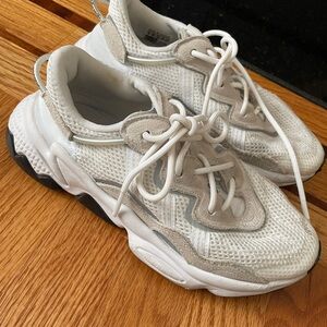 adidas Kids Sneakers in White and Tan